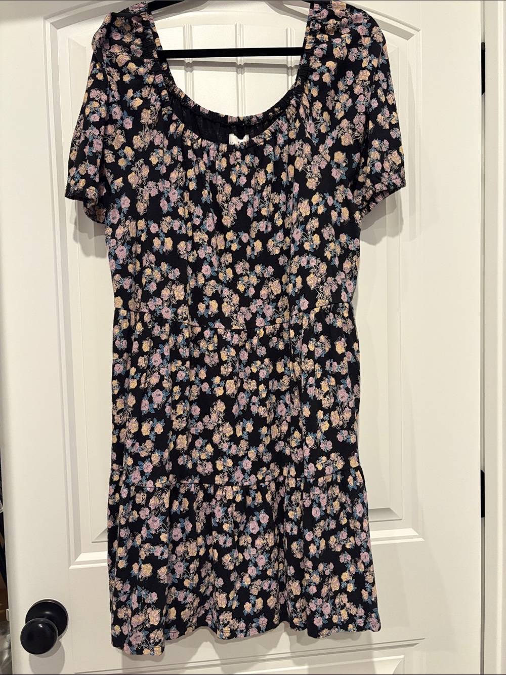Women’s Black Floral Tiered Short-Sleeve Dress